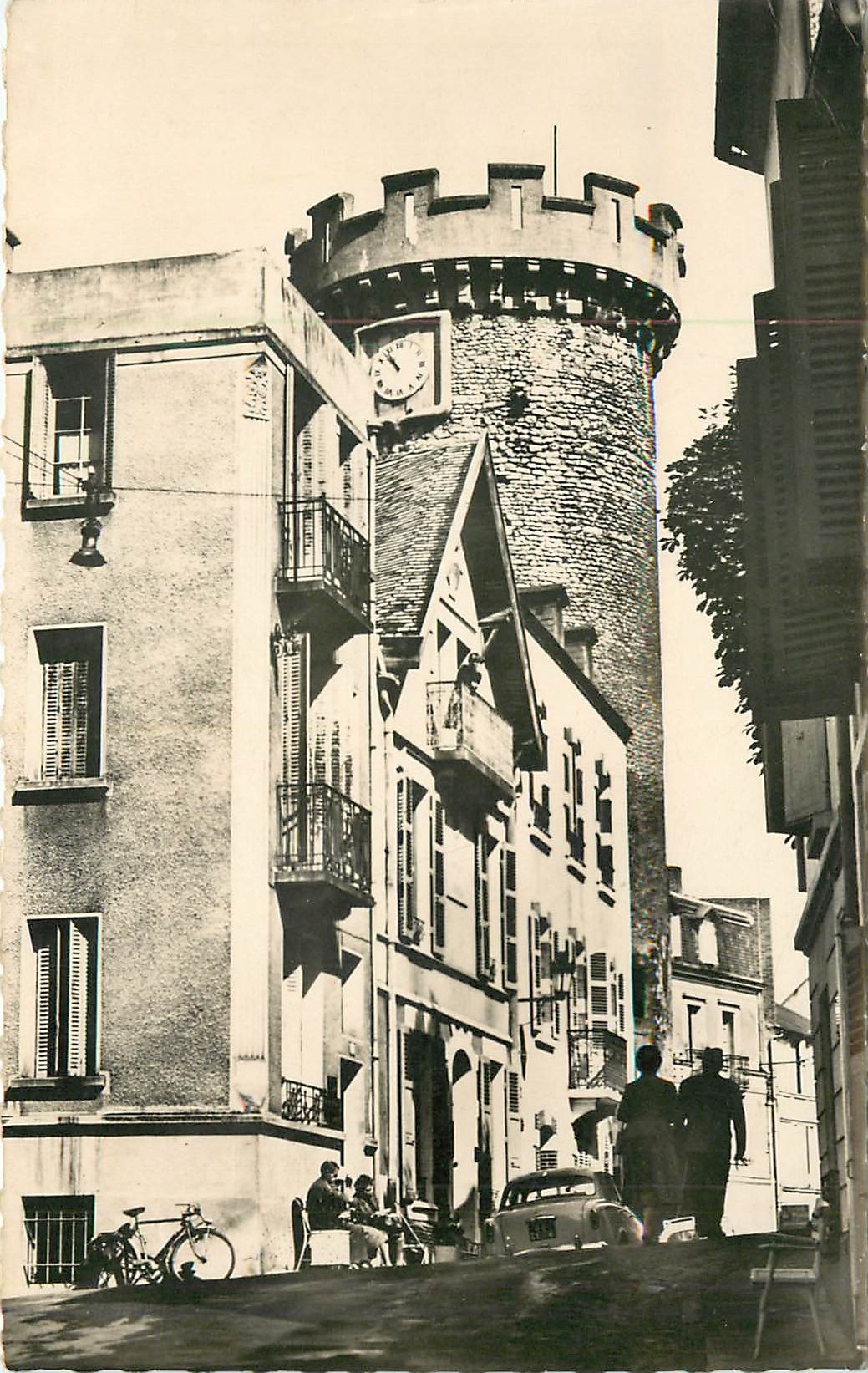 CPM Vichy Allier la tour de l'Horloge 