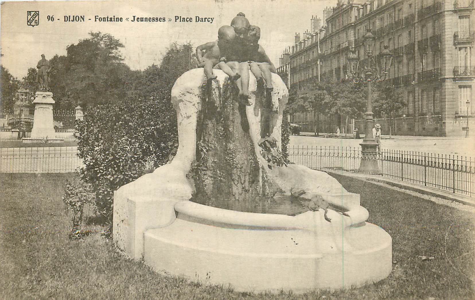 CPA Dijon fontaine Jeunesses place Darcy 