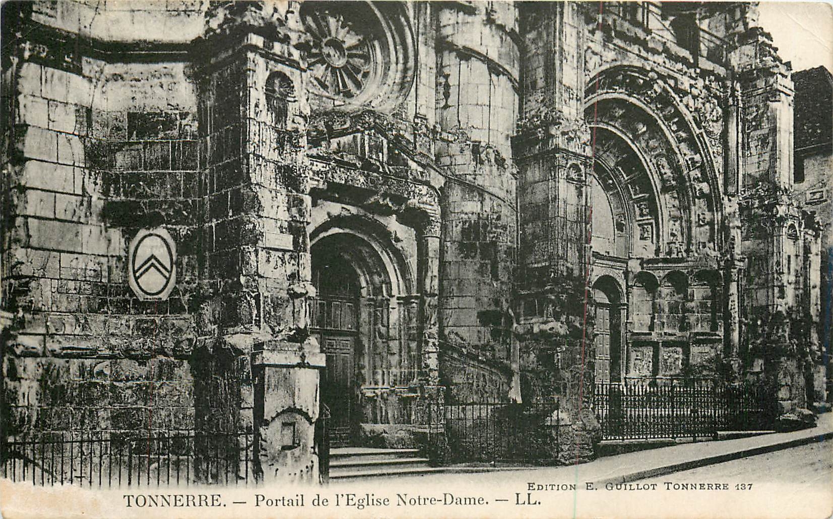 CPA Tonnerre portail de l'Eglise Notre Dame 