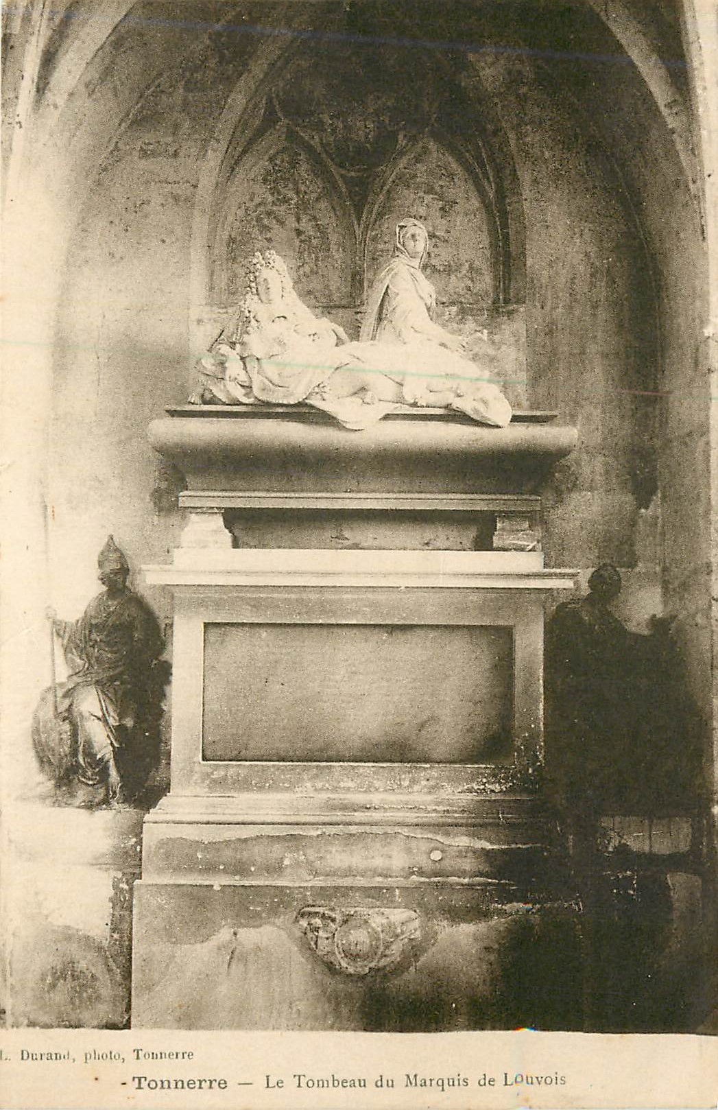 CPA Tonnerre le tombeau du Marquis de Louvois 
