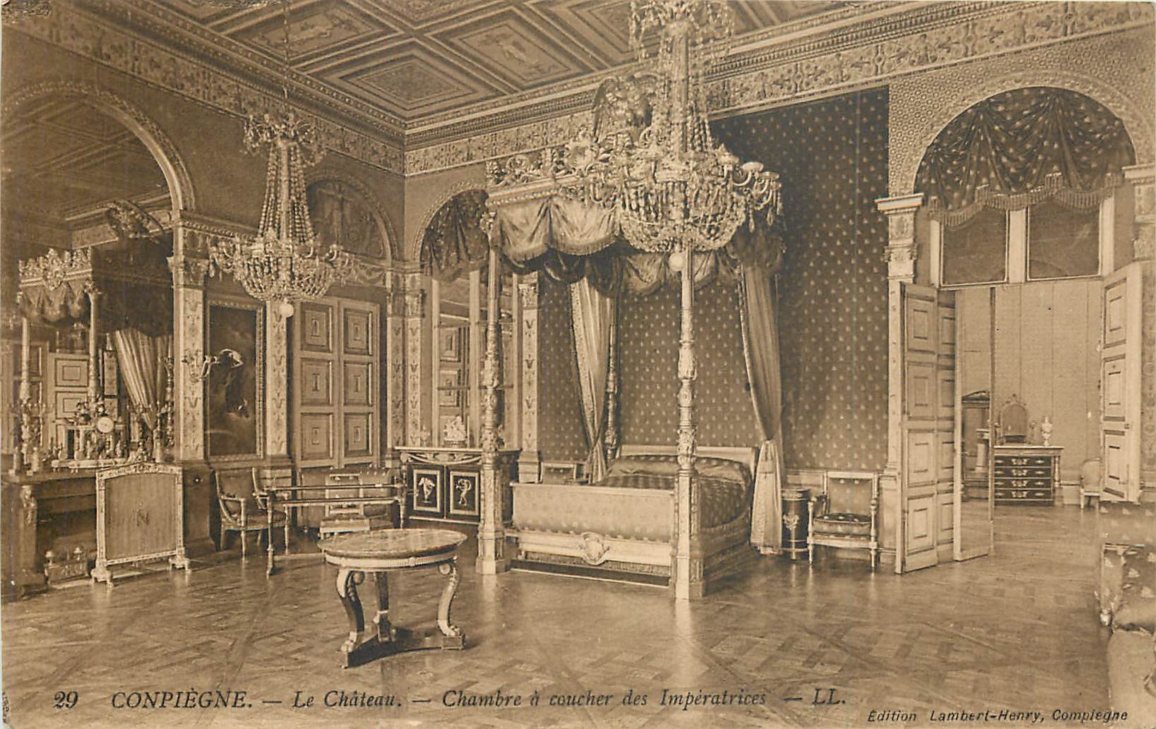 CPA Compiegne le chateau chambre a coucher des Imperatrices 