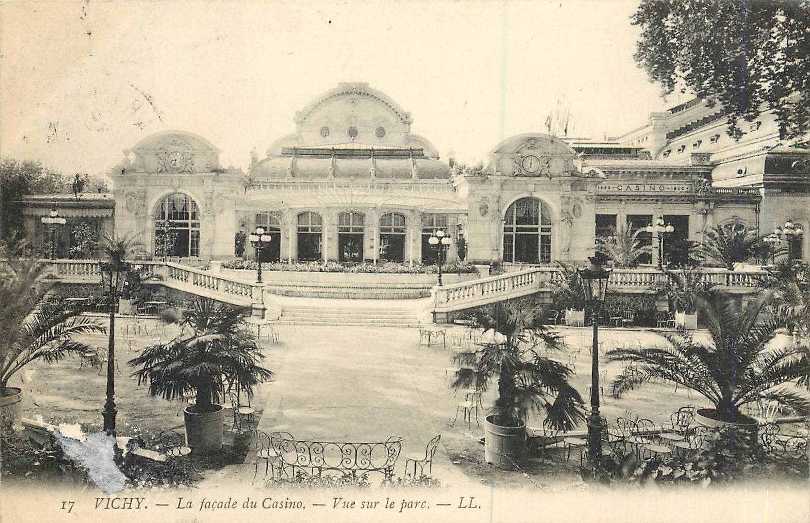 CPA Vichy la Facade du Casino vue sur le Parc 