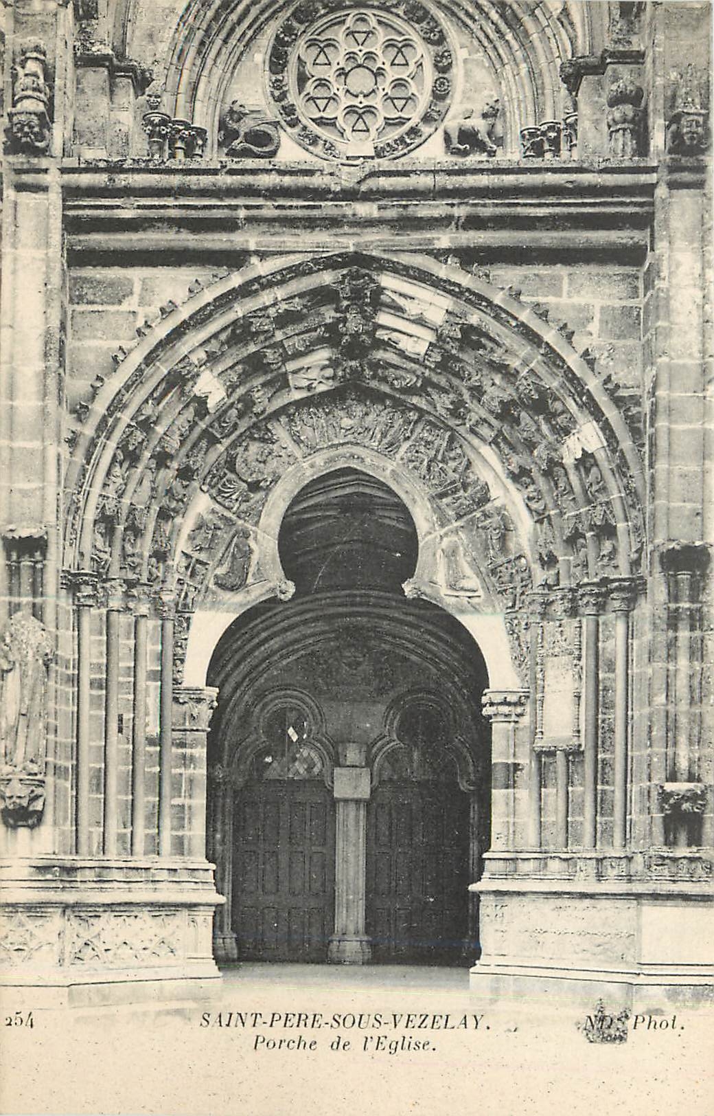 CPA Saint Pere Sous Vezelay Porche de l'eglise 