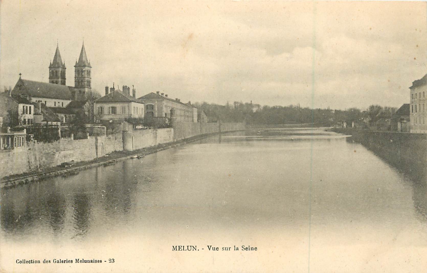 CPA Melun vue sur la Seine 