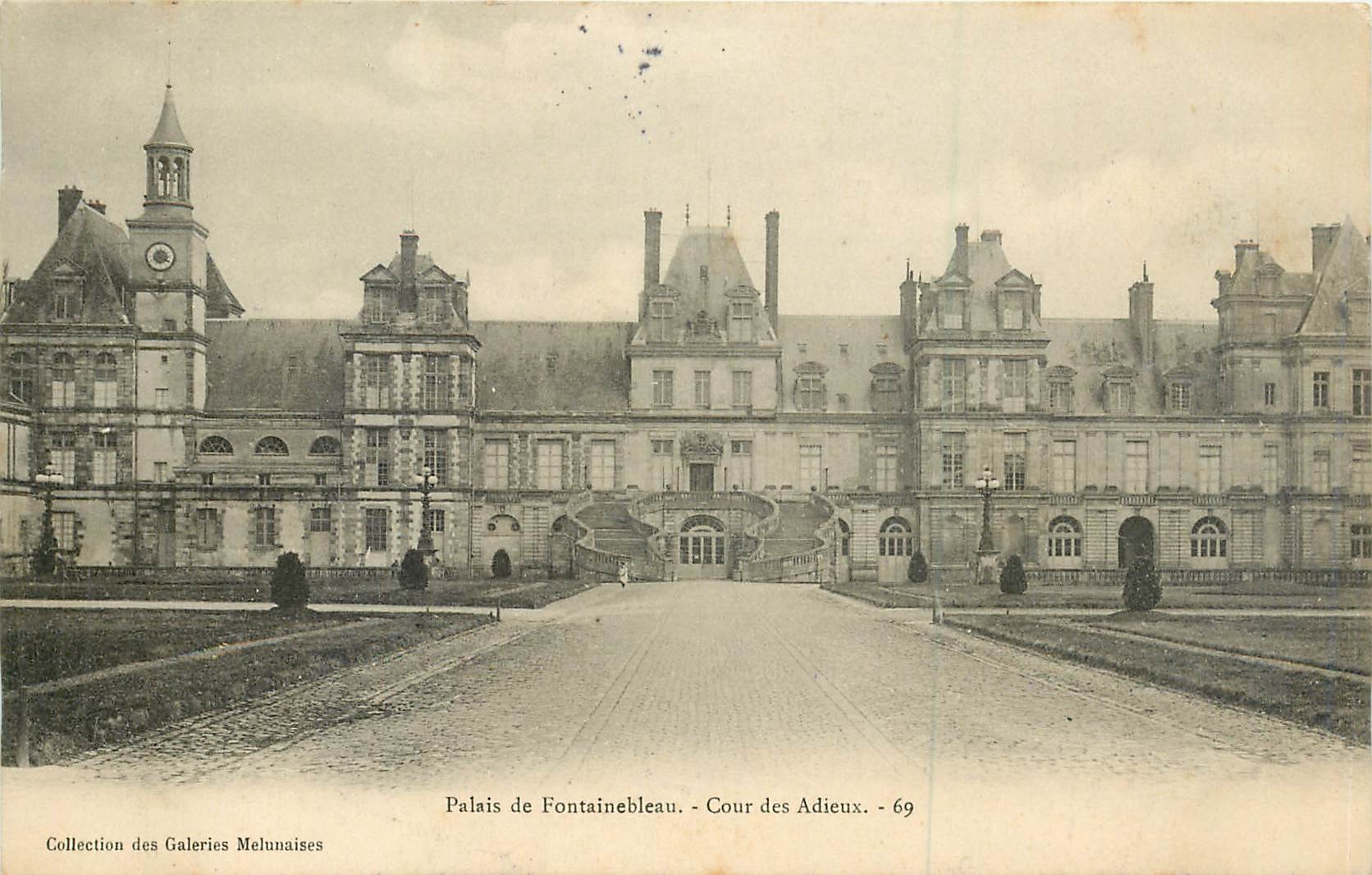 Schloss Fontainebleau — Cour des Adieux — Sammlung der Melunaise Galerien, n° 69