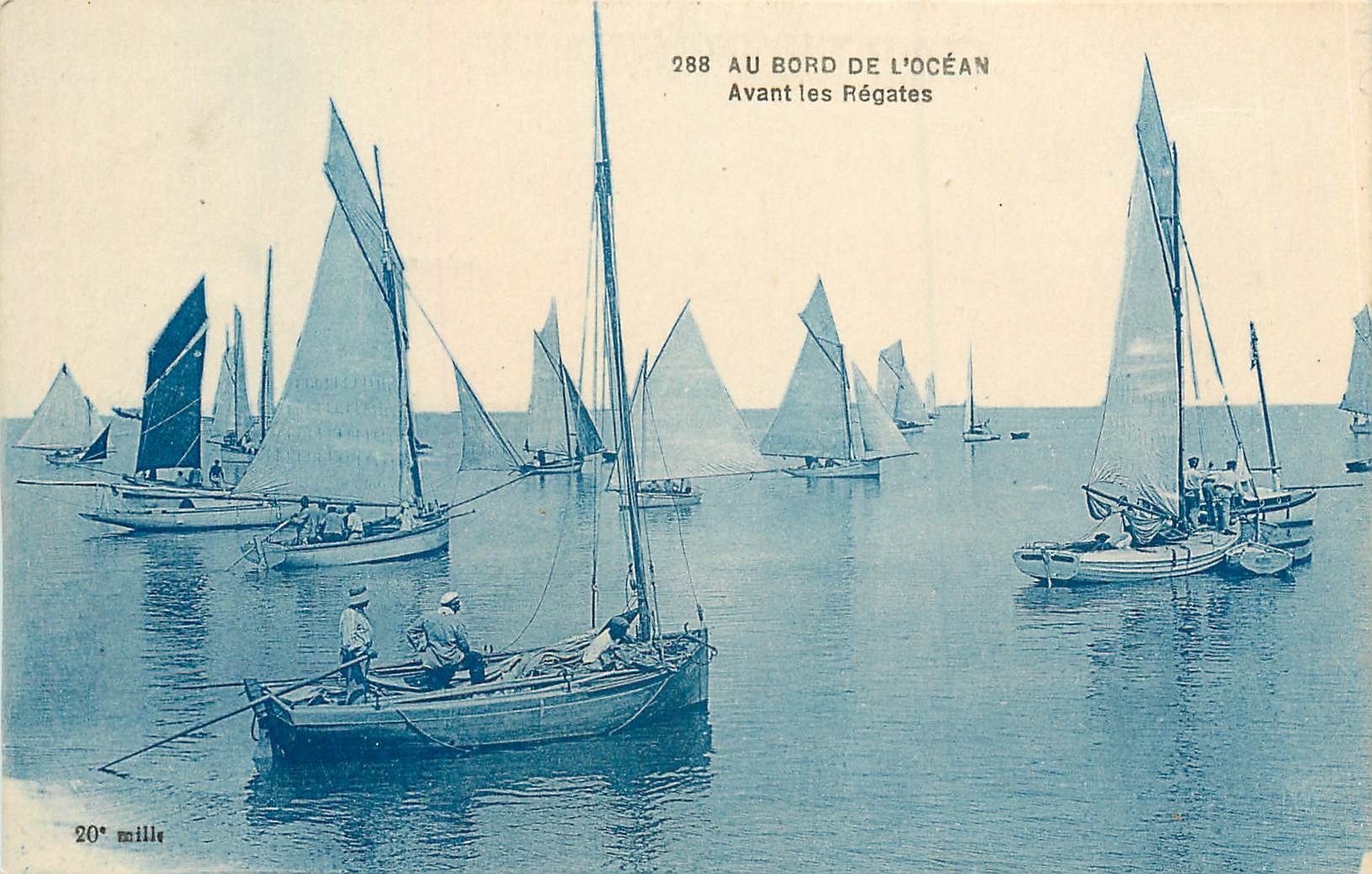 CPA Au bord de l'Ocean Avant les regates Bateaux