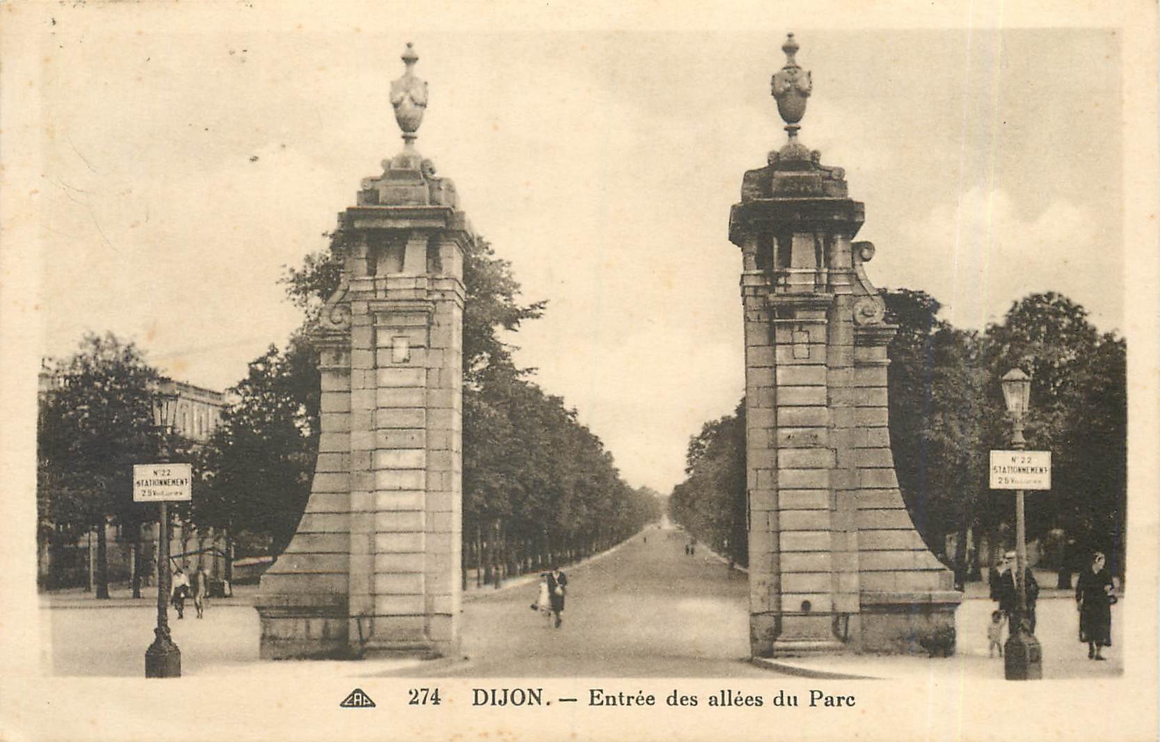 CPA Dijon entree des allees du Parc 