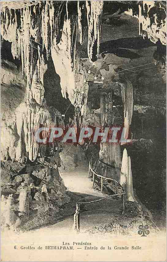 CPA Les Pyrenees grottes de Betharram entree de la grande salle 