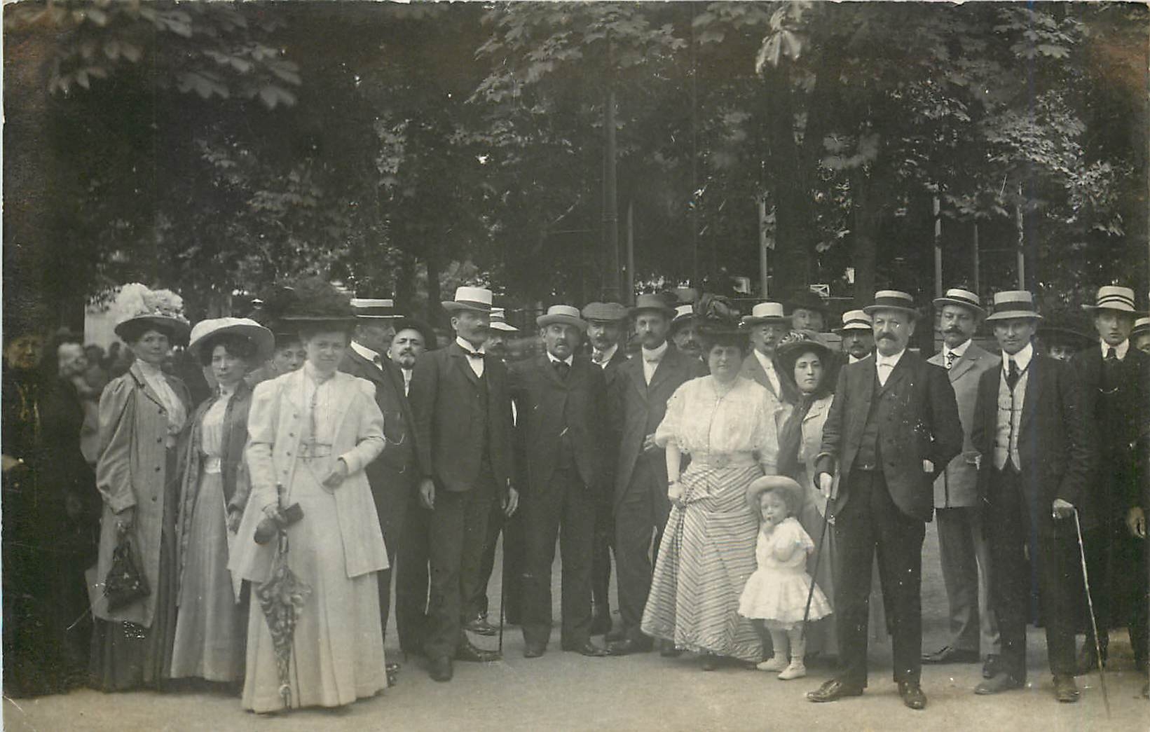 CARTE PHOTO Personnages