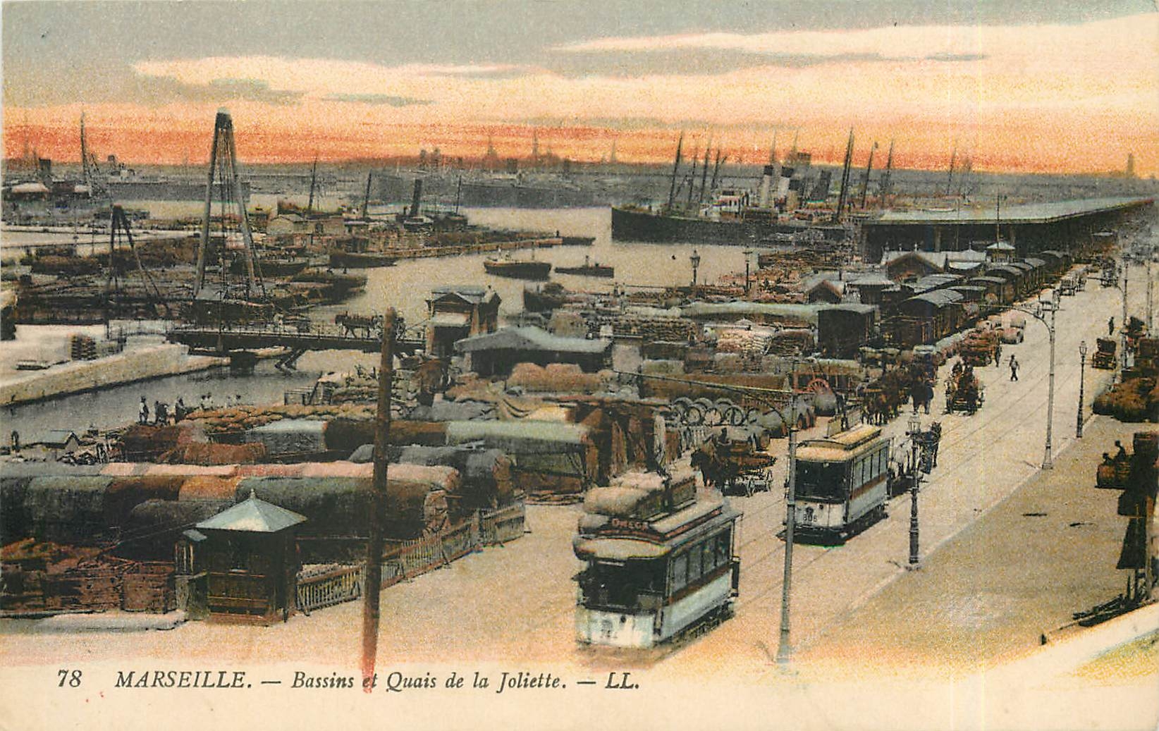 CPA Marseille bassins et Quais de la Joliette Tramway