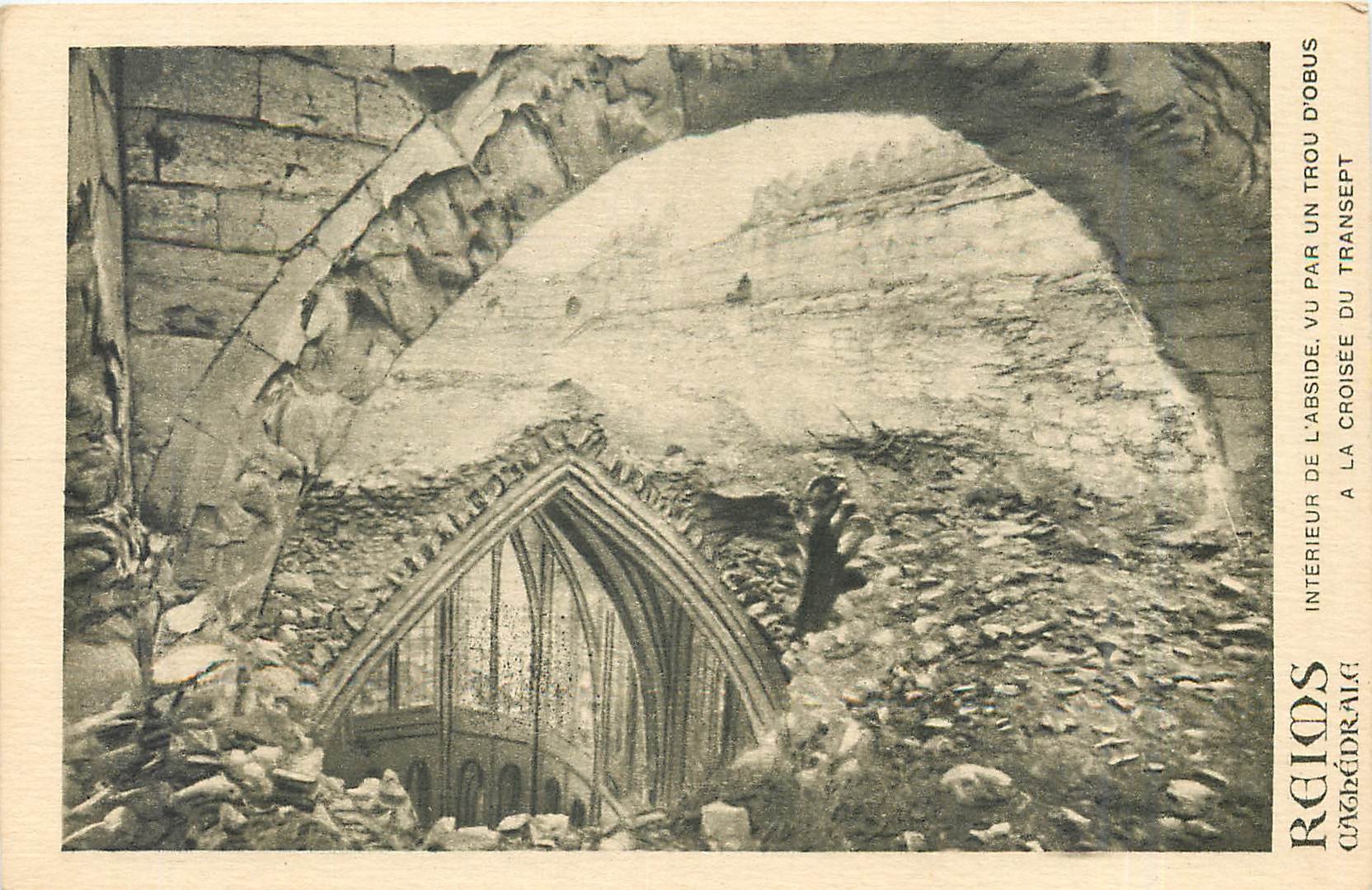CPA Reims cathedrale Interieur de l'Abside vu par un trou d'Obus a la Croisee du Transept 