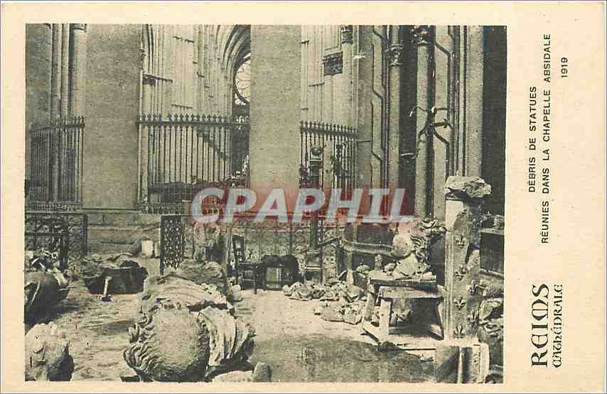 CPA Reims cathedrale Debris de Statues Reunies dans la Chapelle Absidale 