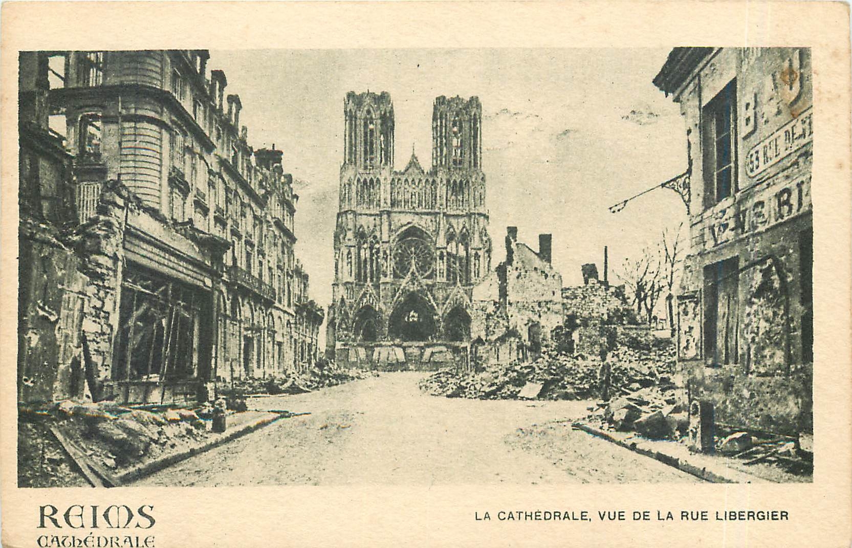 CPA Reims cathedrale la Cathedrale Vue de la Rue Libergier 