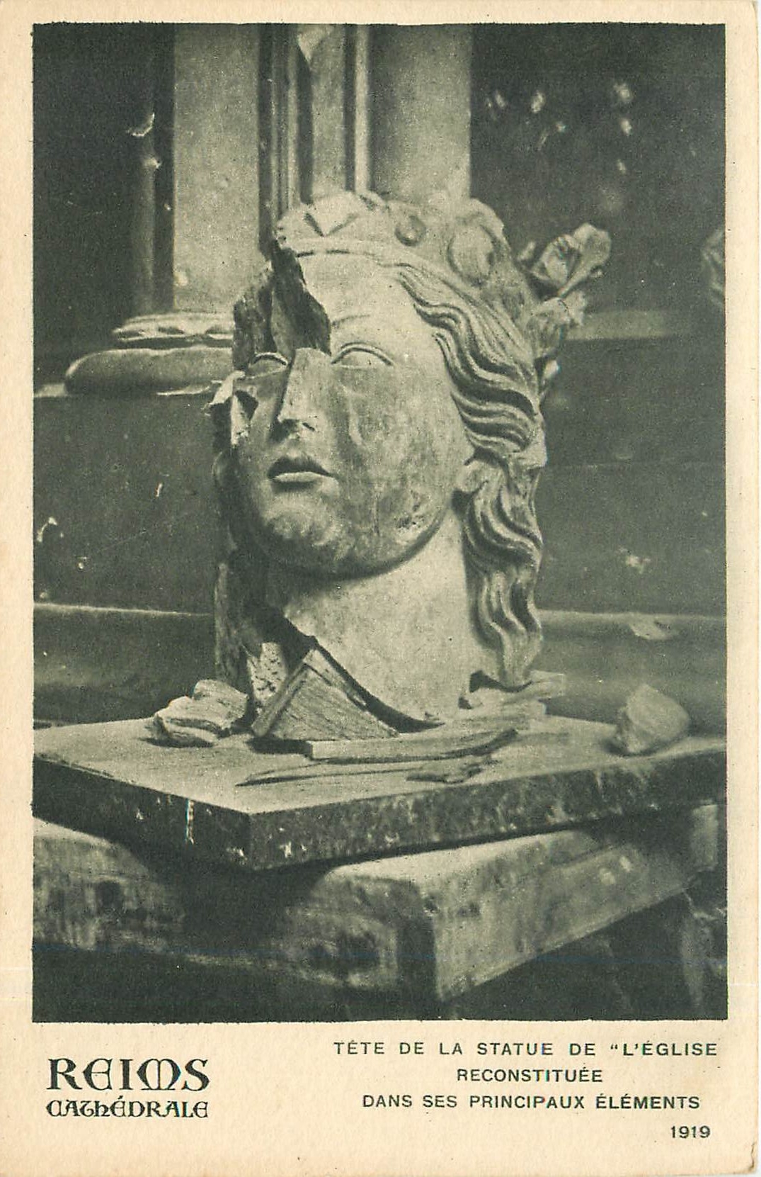 CPA Reims cathedrale Tete de la Statue de l'Eglise Reconstituee dans ses principaux Elements 1919 