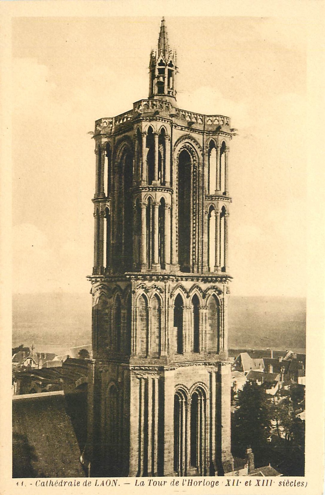 CPA Cathedrale de Laon la Tour de l'Horloge XII et XIII siecle 