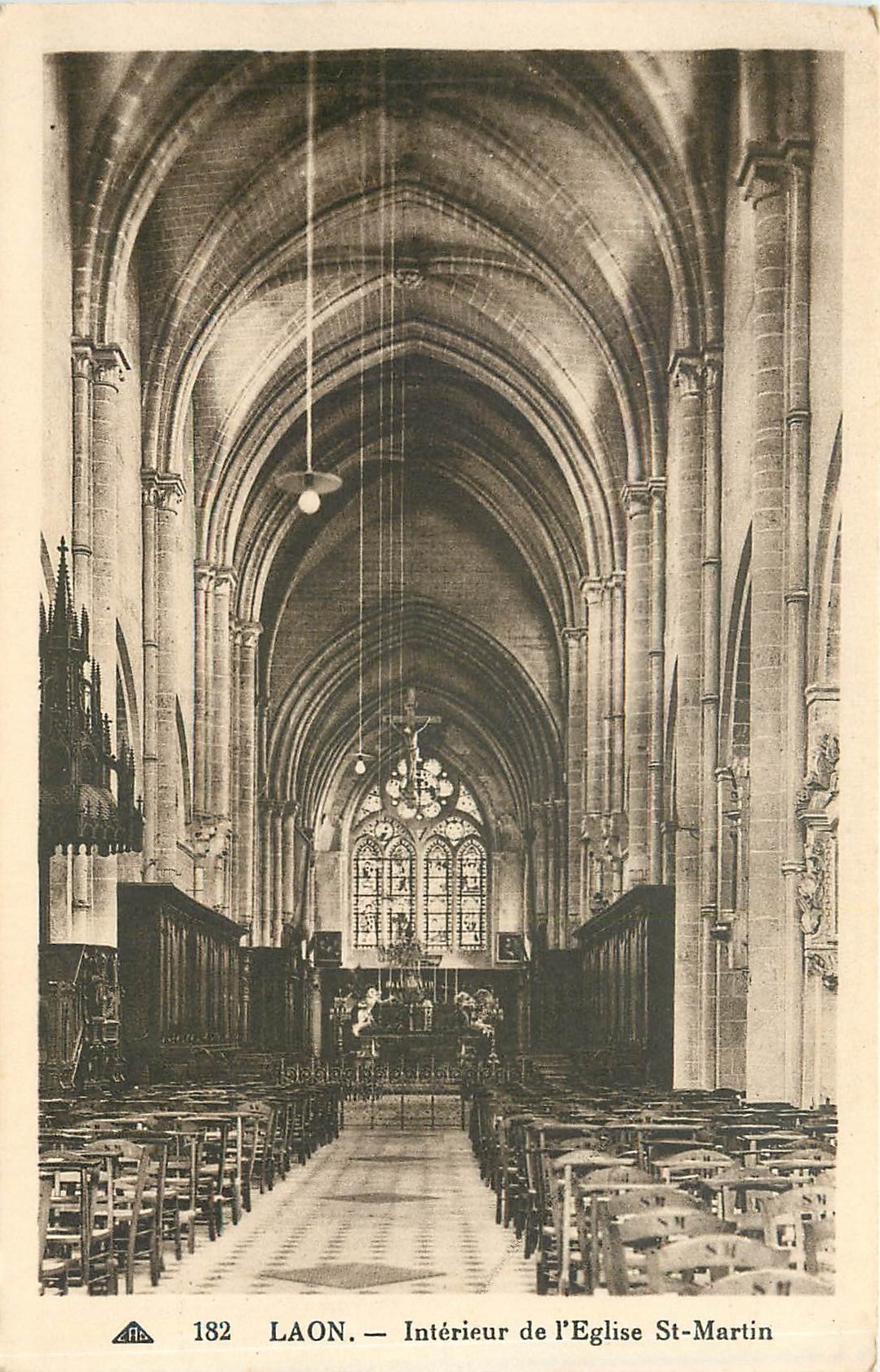 CPA Laon Interieur de l'Eglise St Martin 