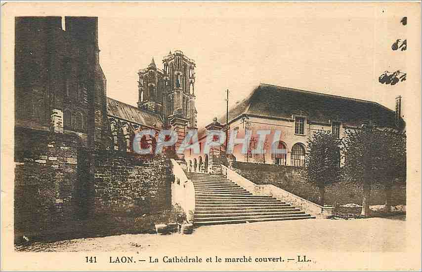 CPA Laon la Cathedrale et le Marche Couvert 