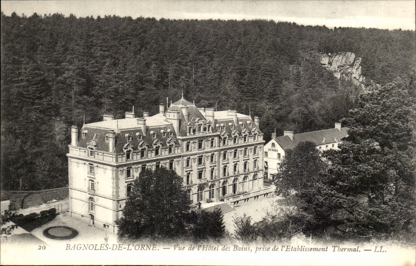 Bagnoles de l'orne CPA lVue de l'hotel des bains pres l'etablissement thermal
