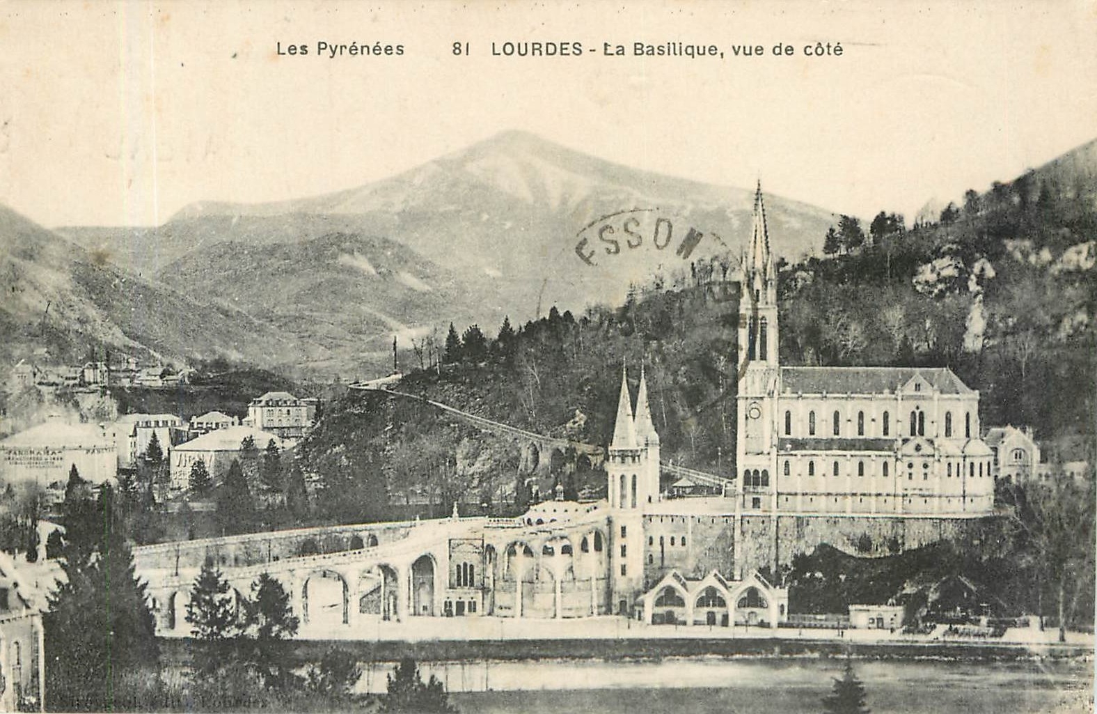 CPA Lourdes La Basilique Vue de Cote 