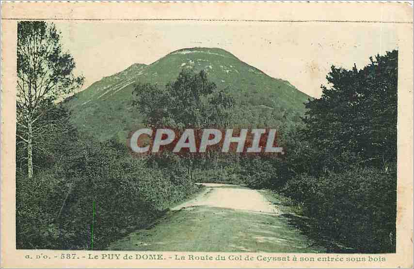 Le PUY de DOME - La Route du Col de Ceyssat à son entrée sous bois - n° 587