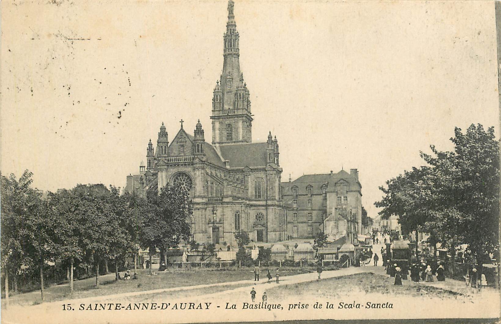 CPA Sainte Anne d'Auray La Basilique prise de la Scala Sancta 
