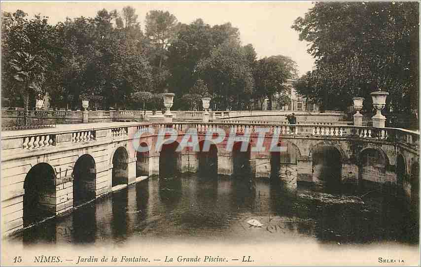 CPA Nimes Jardin de la Fontaine La Grande Piscine 