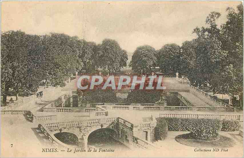 CPA Nimes Le Jardin de la Fontaine 