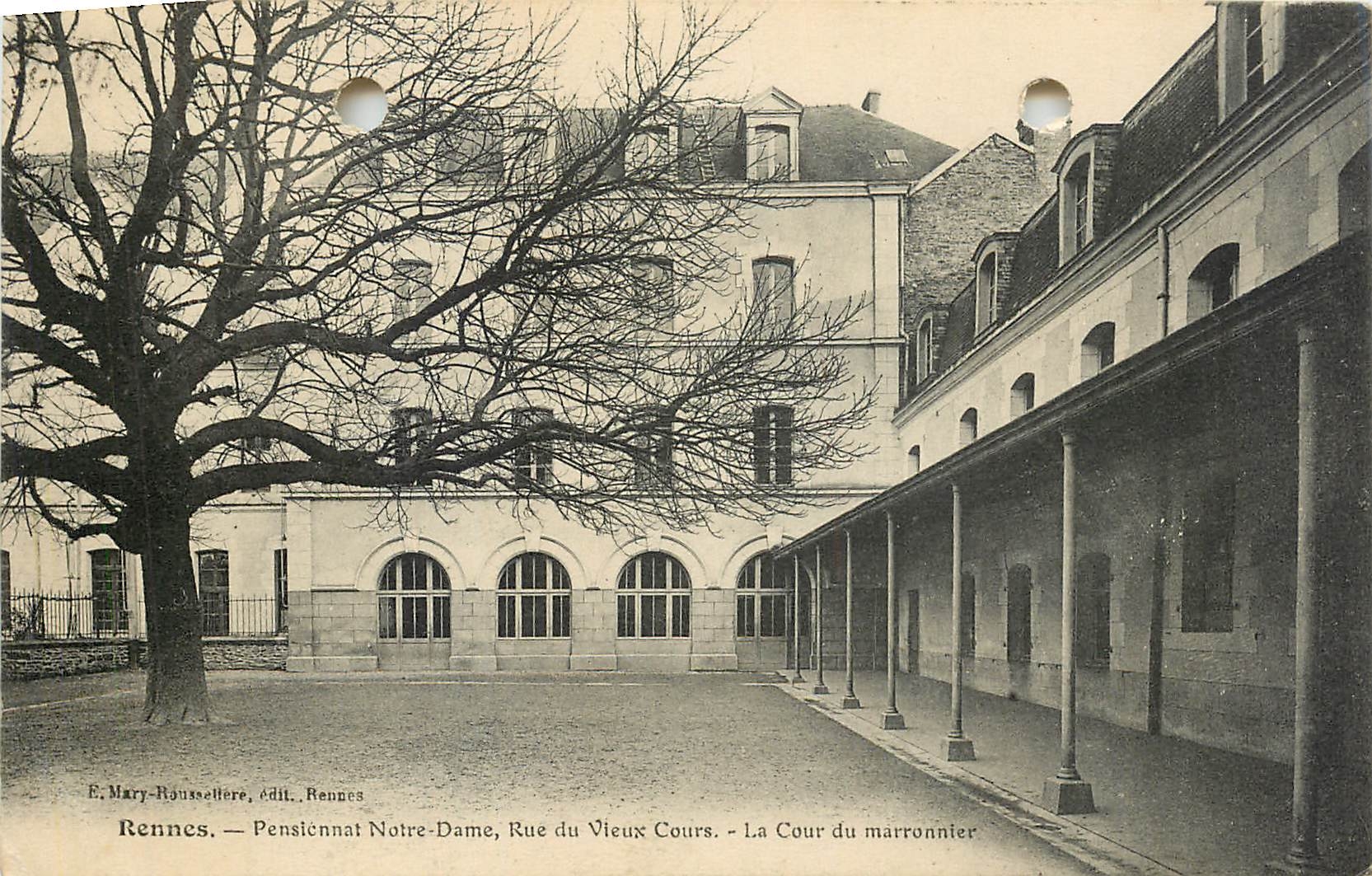 Rennes — Pensions Notre-Dame, Rue du Vieux Cours — La Cour du marronnier