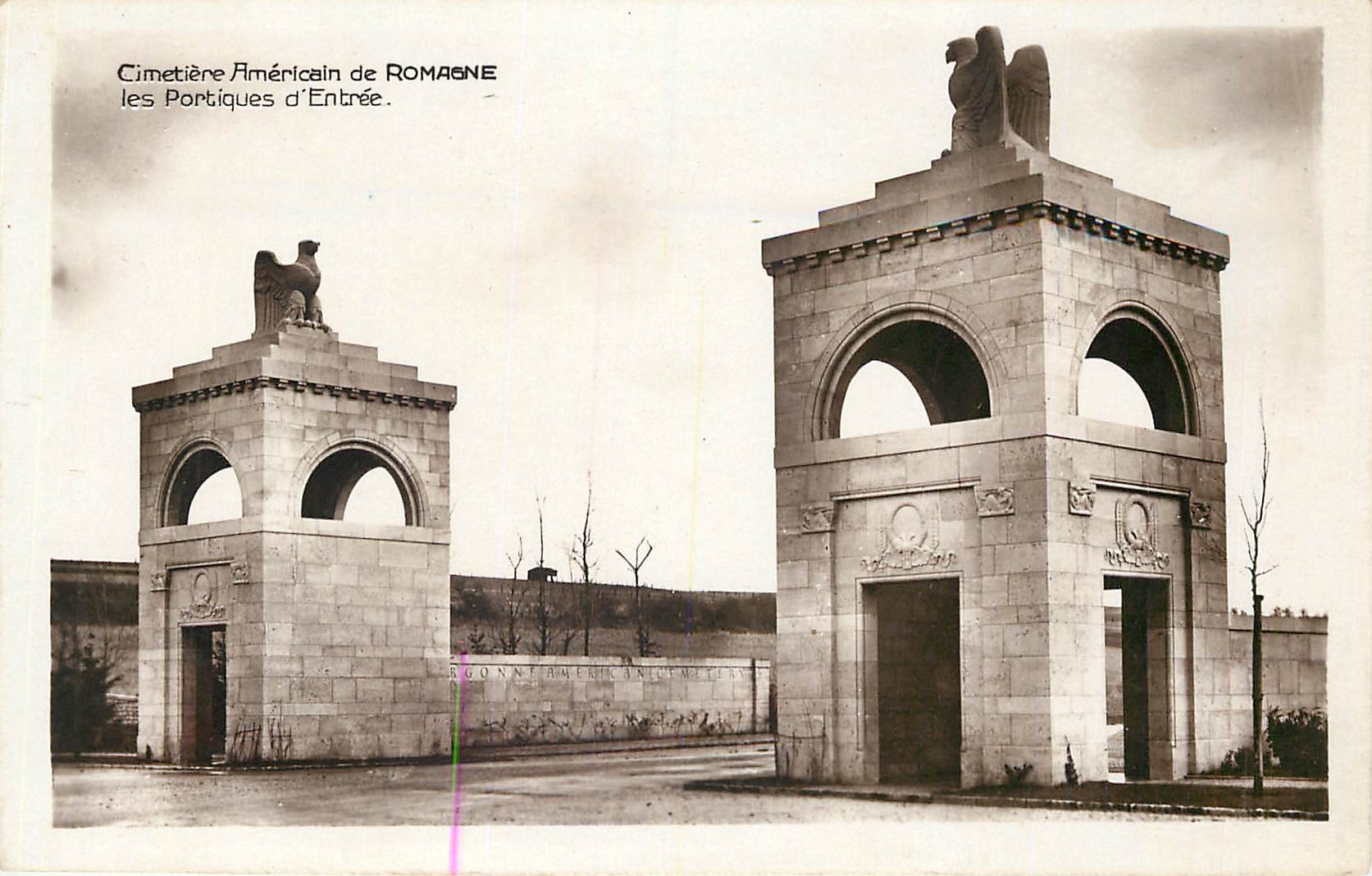 CPA Cimetiere Americain de Romagne les Portiques d'Entree 
