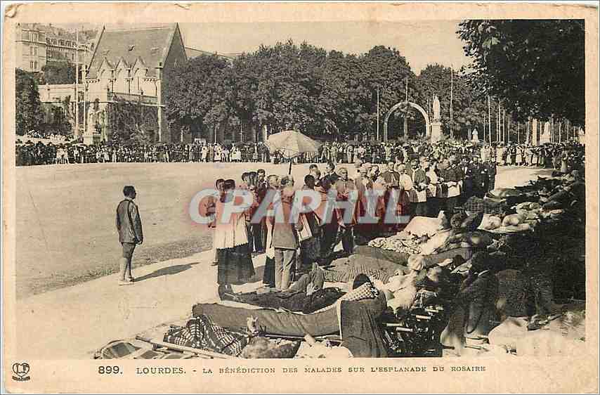 CPA Lourdes La Benediction des Malades sur l'Esplanade du Rosaire 