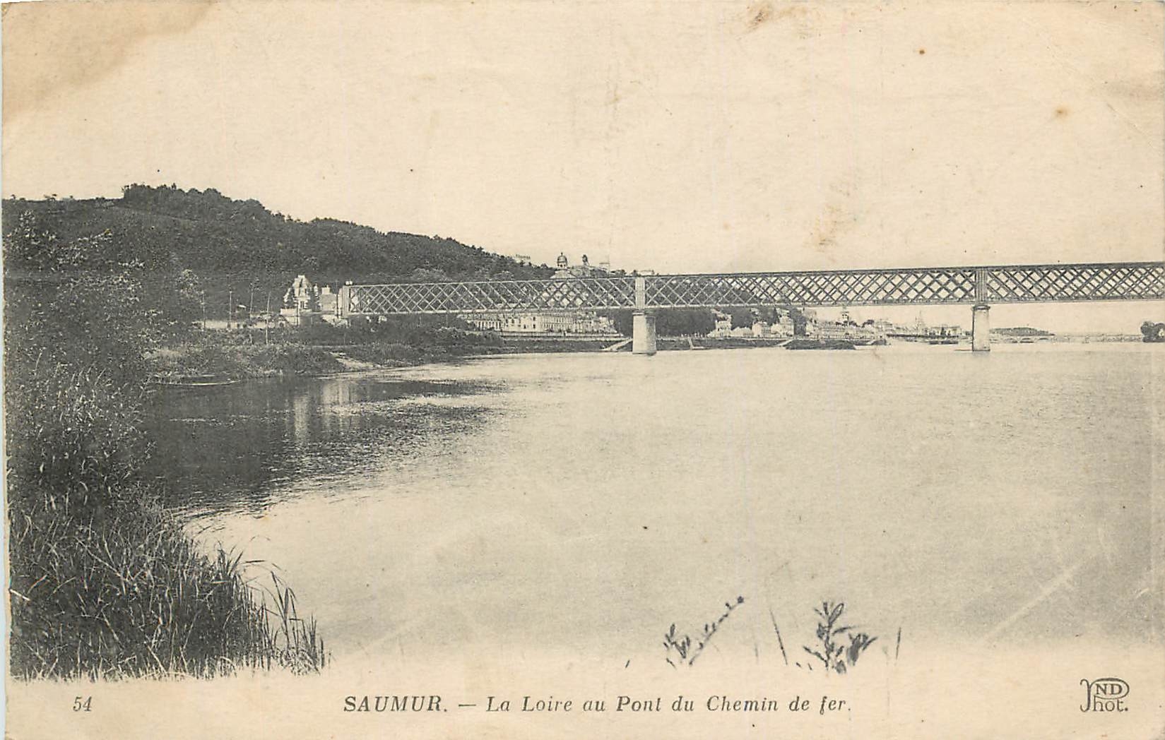 CPA Saumur La Loire au Pont du Chemin de Fer 