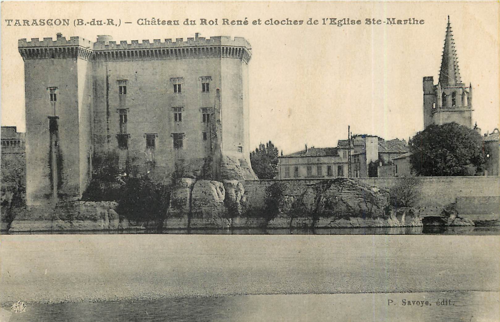 CPA Tarascon B du R Chateau du Roi Rene et Clocher de l'Eglise Ste Marthe 
