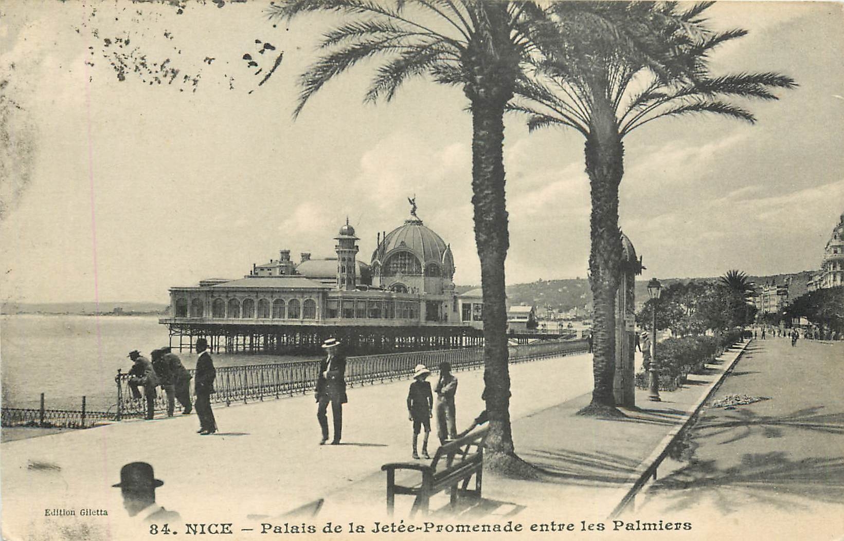 CPA Nice Palais de la Jetee Promenade entre les Palmiers 