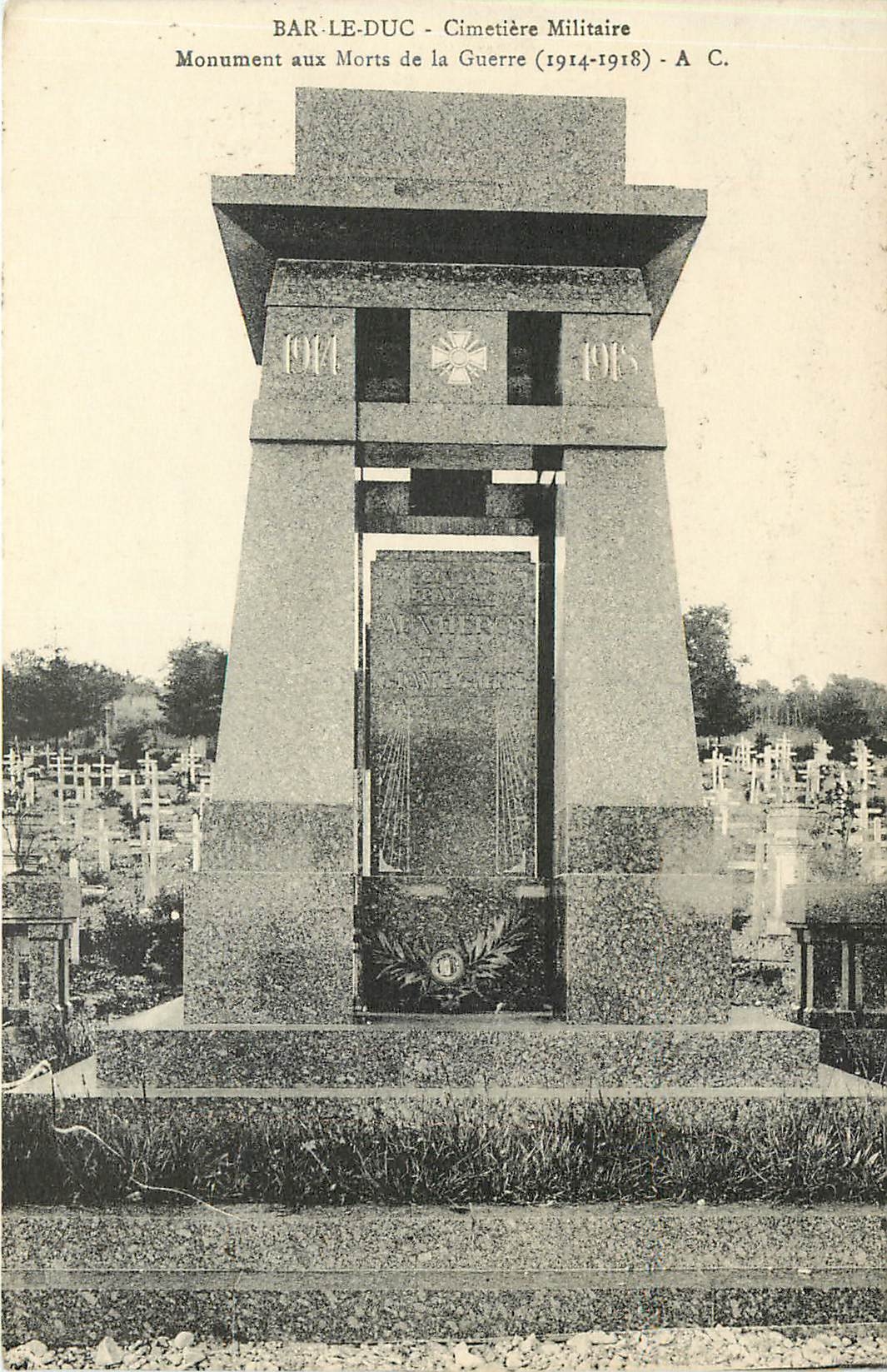 Bar-le-Duc - Cimetière Militaire - Monument aux Morts de la Guerre (1914-1918) - A. C.