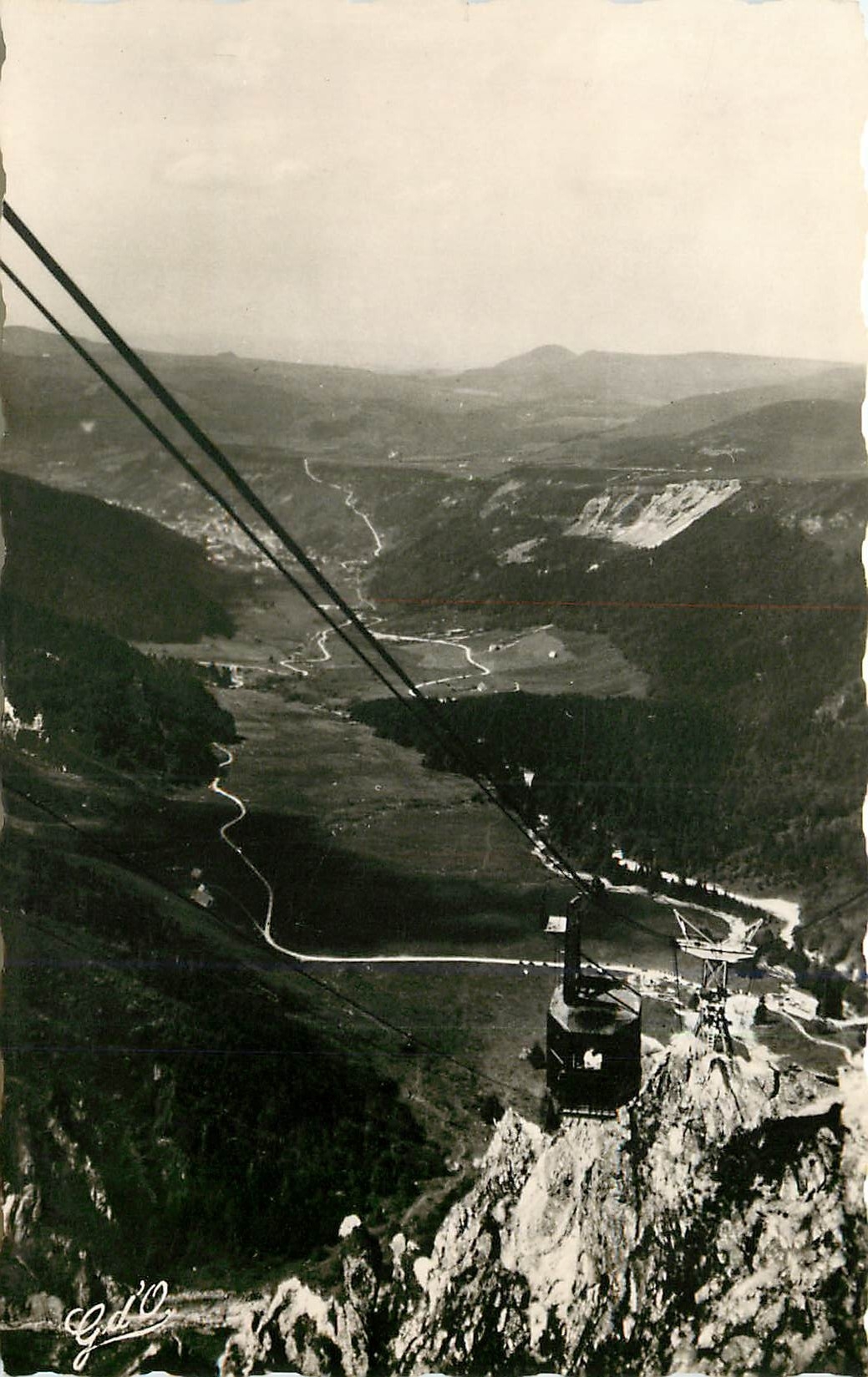 CPM L'Auvergne Le Mont Dore Sancy Vue Pittoresque sur la Vallee de la Dordogne 