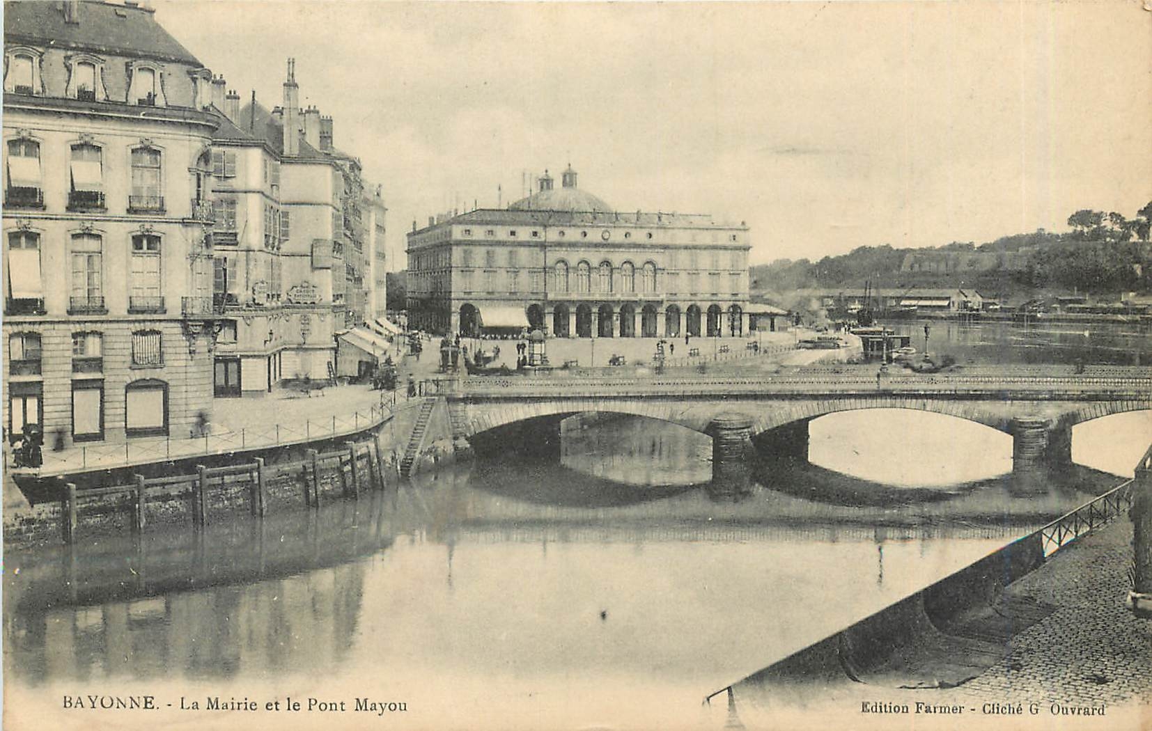 CPA Bayonne La Mairie et le Pont Mayon 