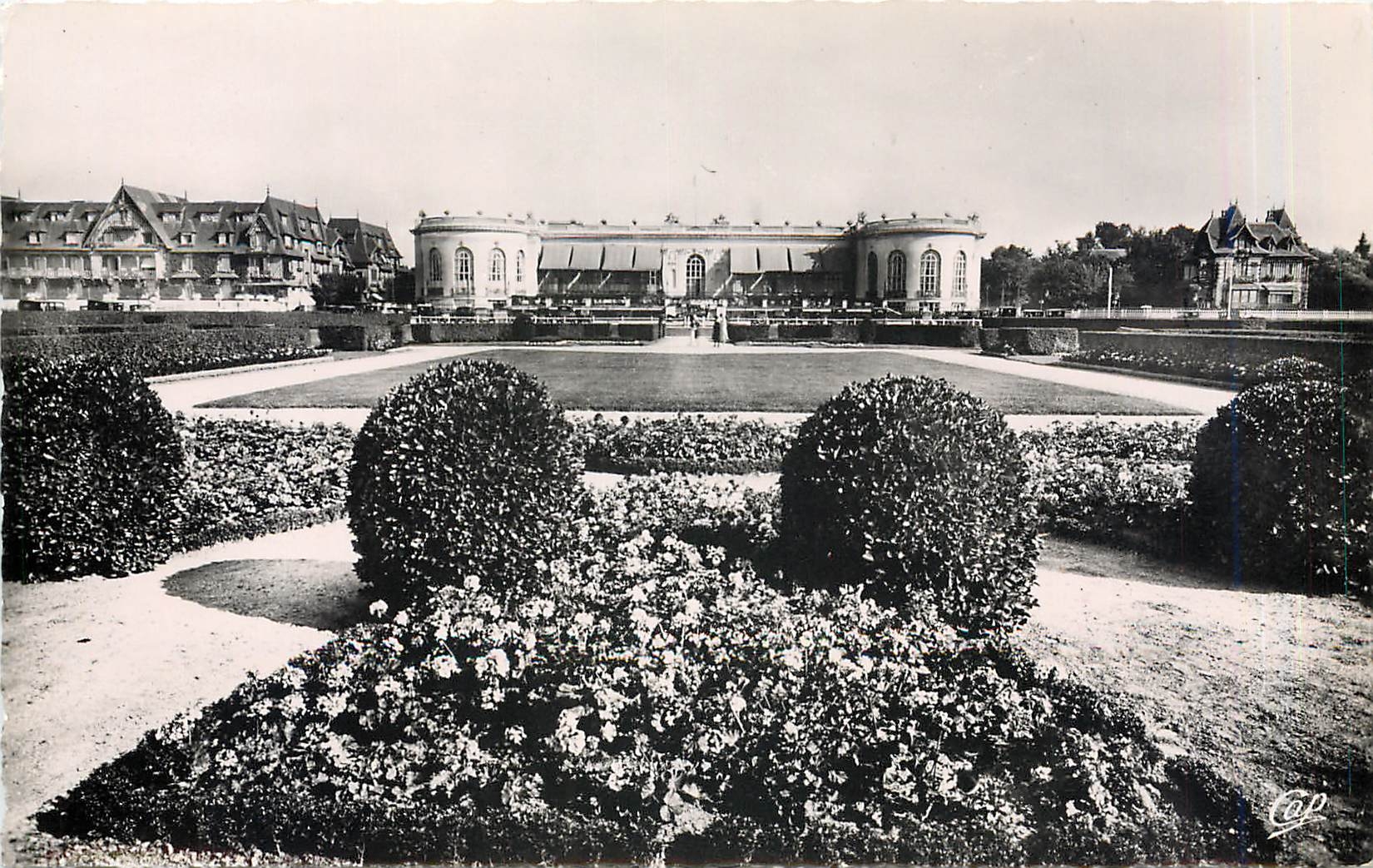 CPA Deauville Plage Fleurie Le Casino et les Jardins 