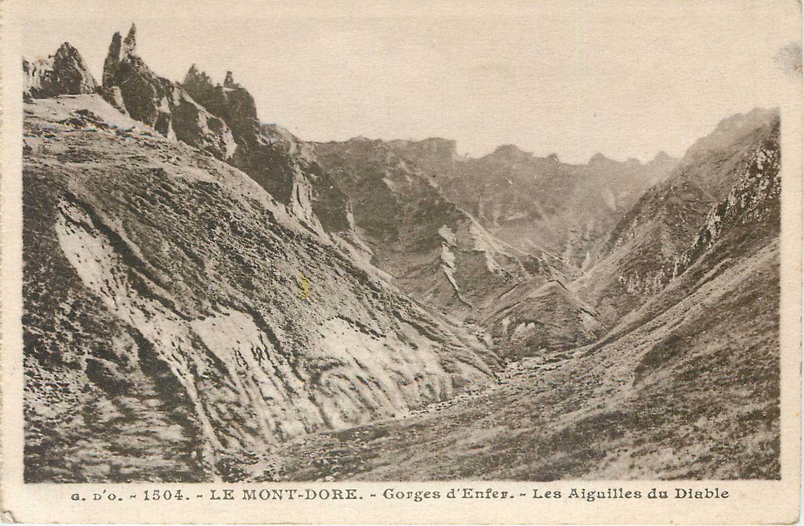CPA Le Mont Dore Gorges d'Enfer Les Aiguilles du Diable 