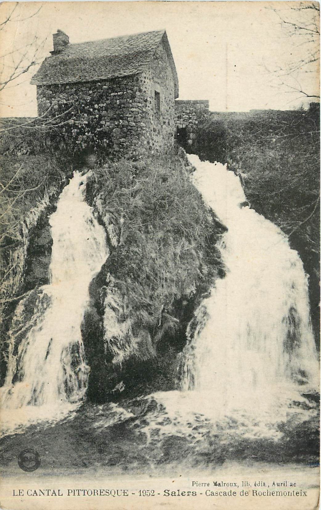CPA Le Cantal Pittoresque Salers Cascade de Rochemonteix 