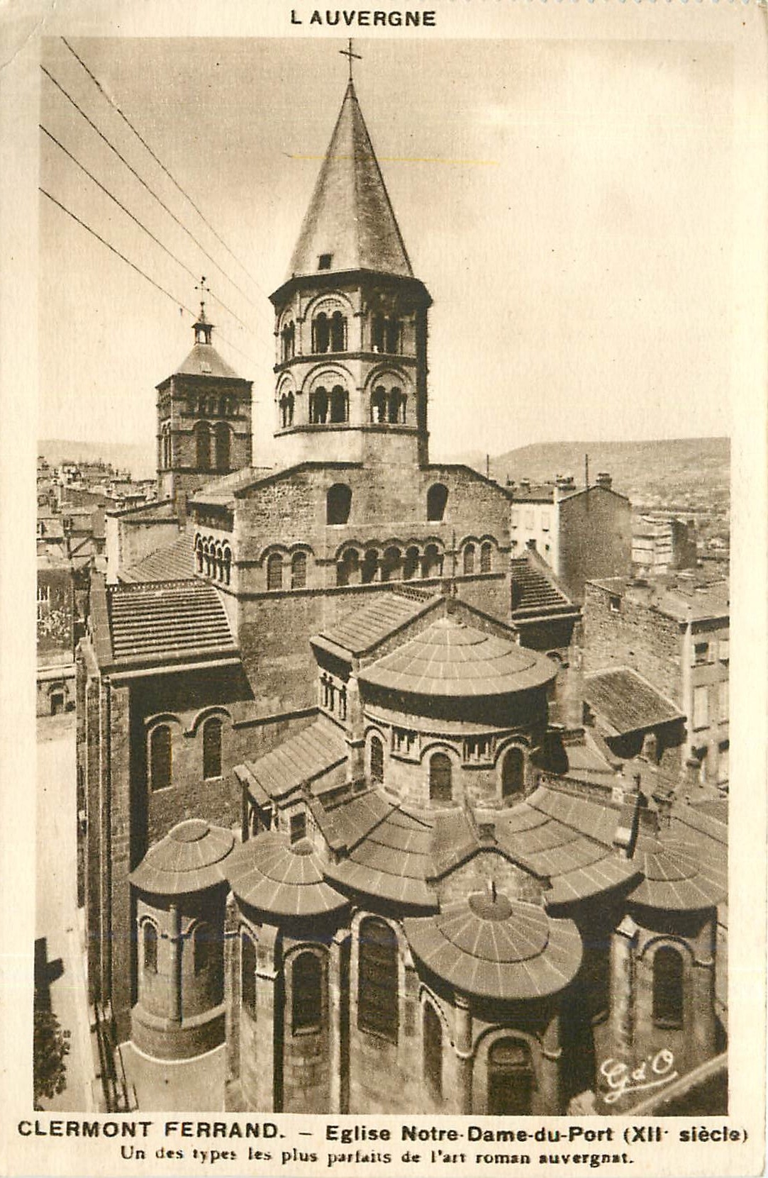 CPA L'Auvergne Clermont Ferrand Eglise Notre Dame du Port 