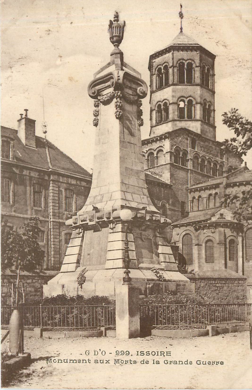 Monument aux Morts de la Grande Guerre — Issoire — G D'O - 999