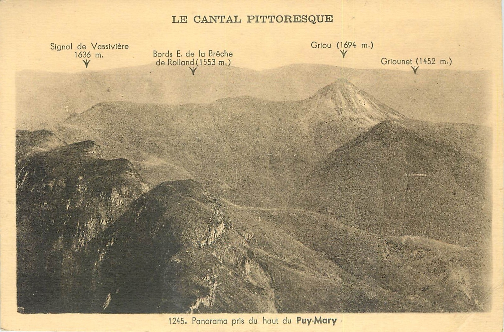 CPA Le Cantal Pittoresque Panorama pris du haut du Puy Mary 