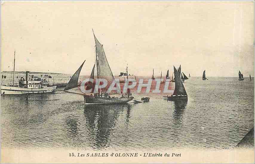 CPA Les Sables d'Olonne L'Entree du Port Bateaux