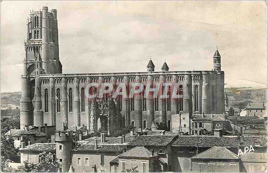 CPM Albi Tarn La Basilique Ste Cecile Au premier plan a gauche Maison Natale de Toulouse 