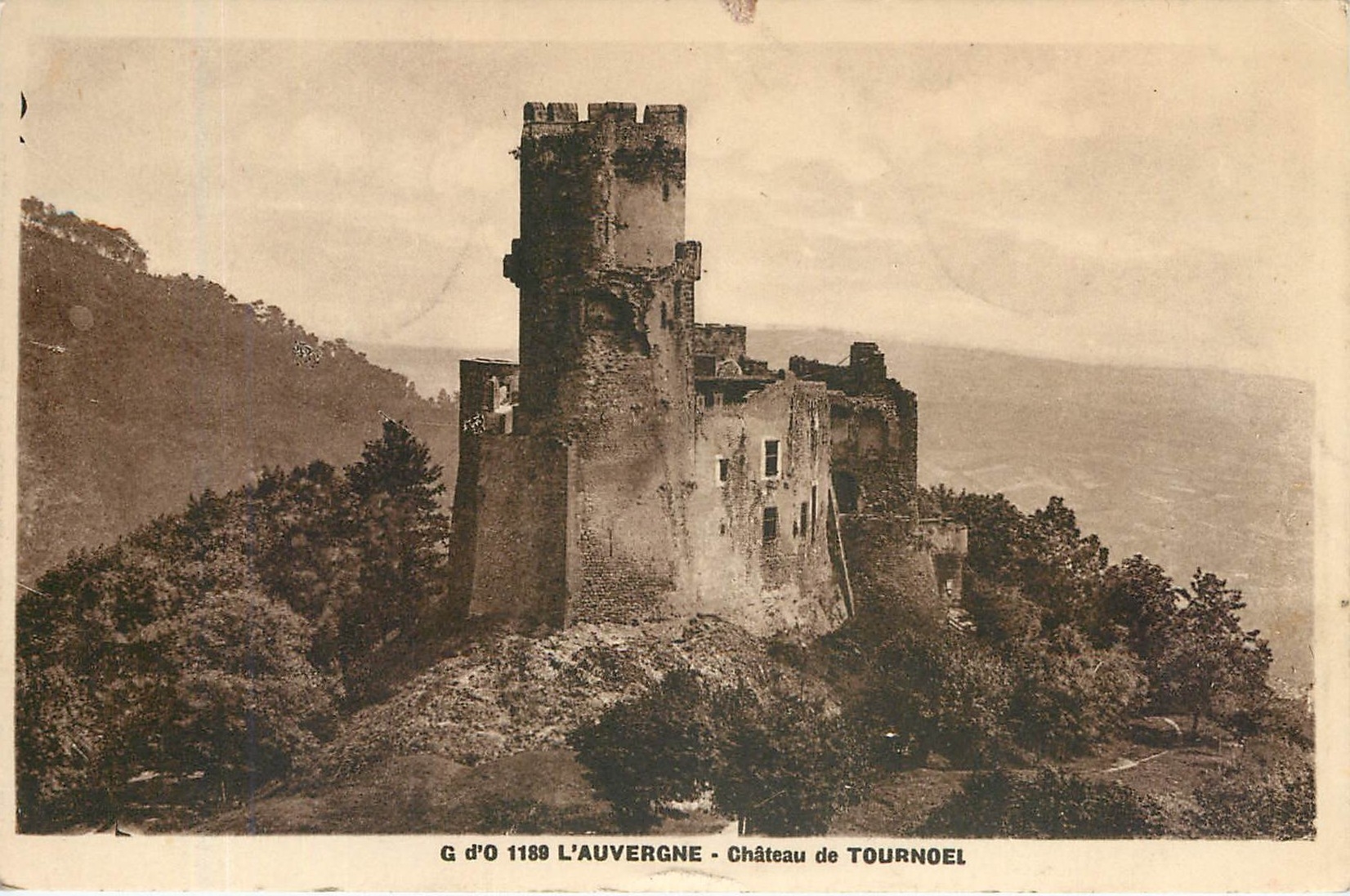 Château de Tournœl — Ruines d'un château médiéval — G d'O 1189 L'Auvergne