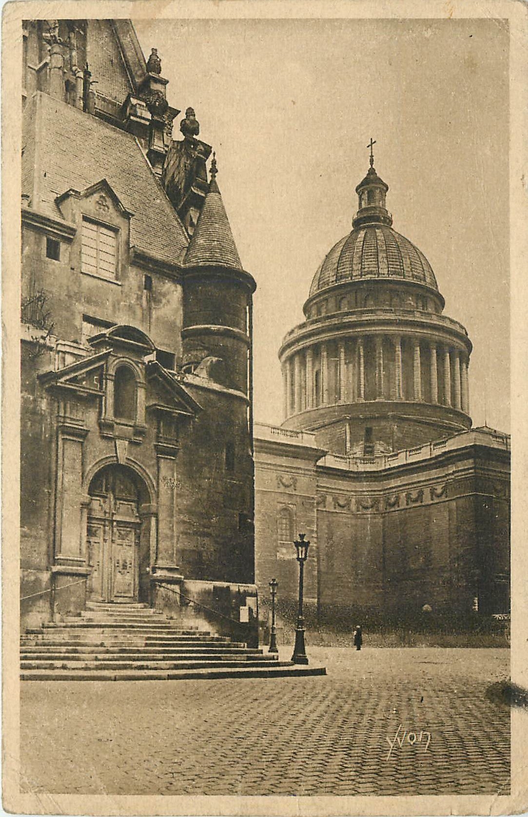 CPA Paris Entree laterale de l'Eglise St Etienne du Mont et Dome du Pantheon 