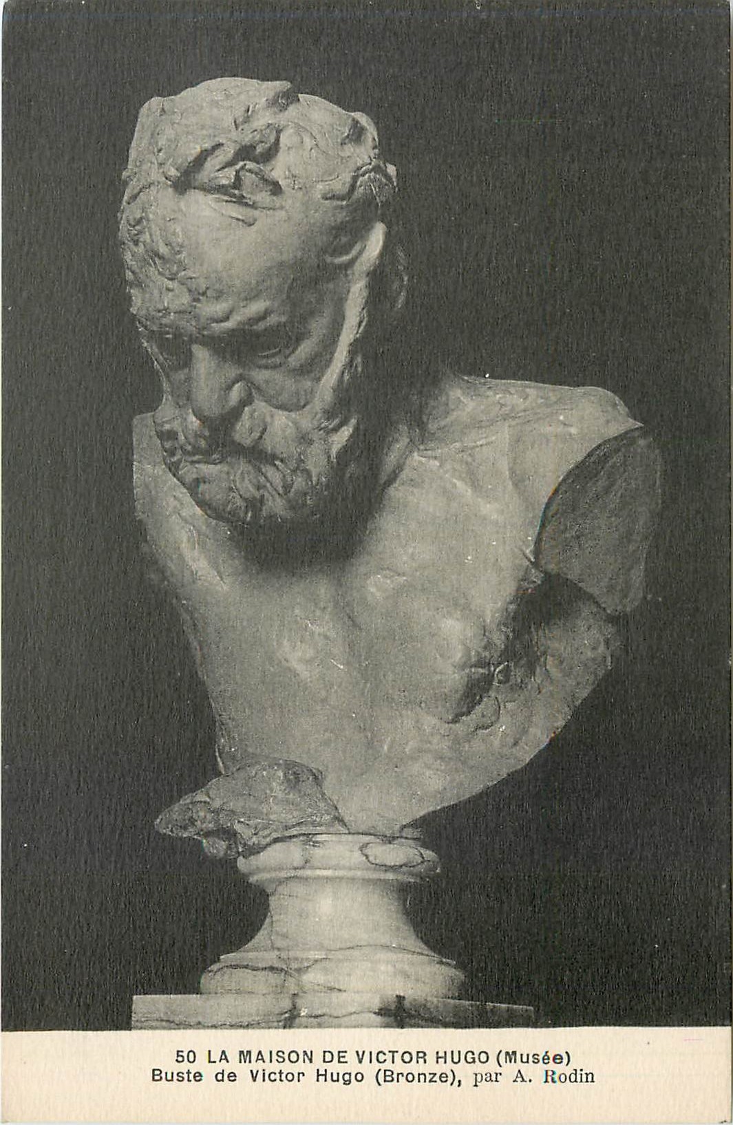 CPA La Maison de Victor Hugo Musee Buste de Vistor Hugo Bronze 
