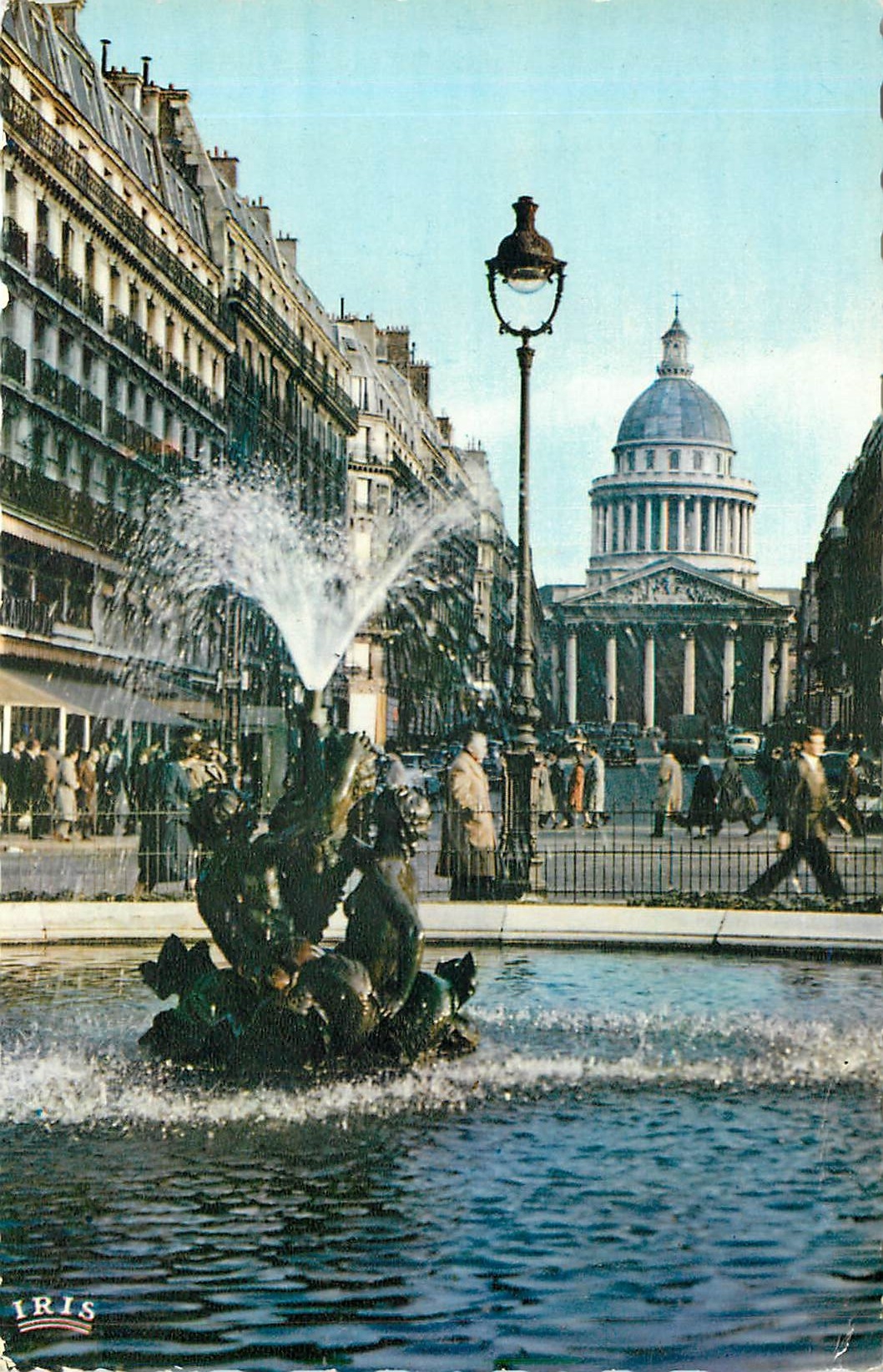 CPM Paris Le Pantheon et la rue Soufflot 