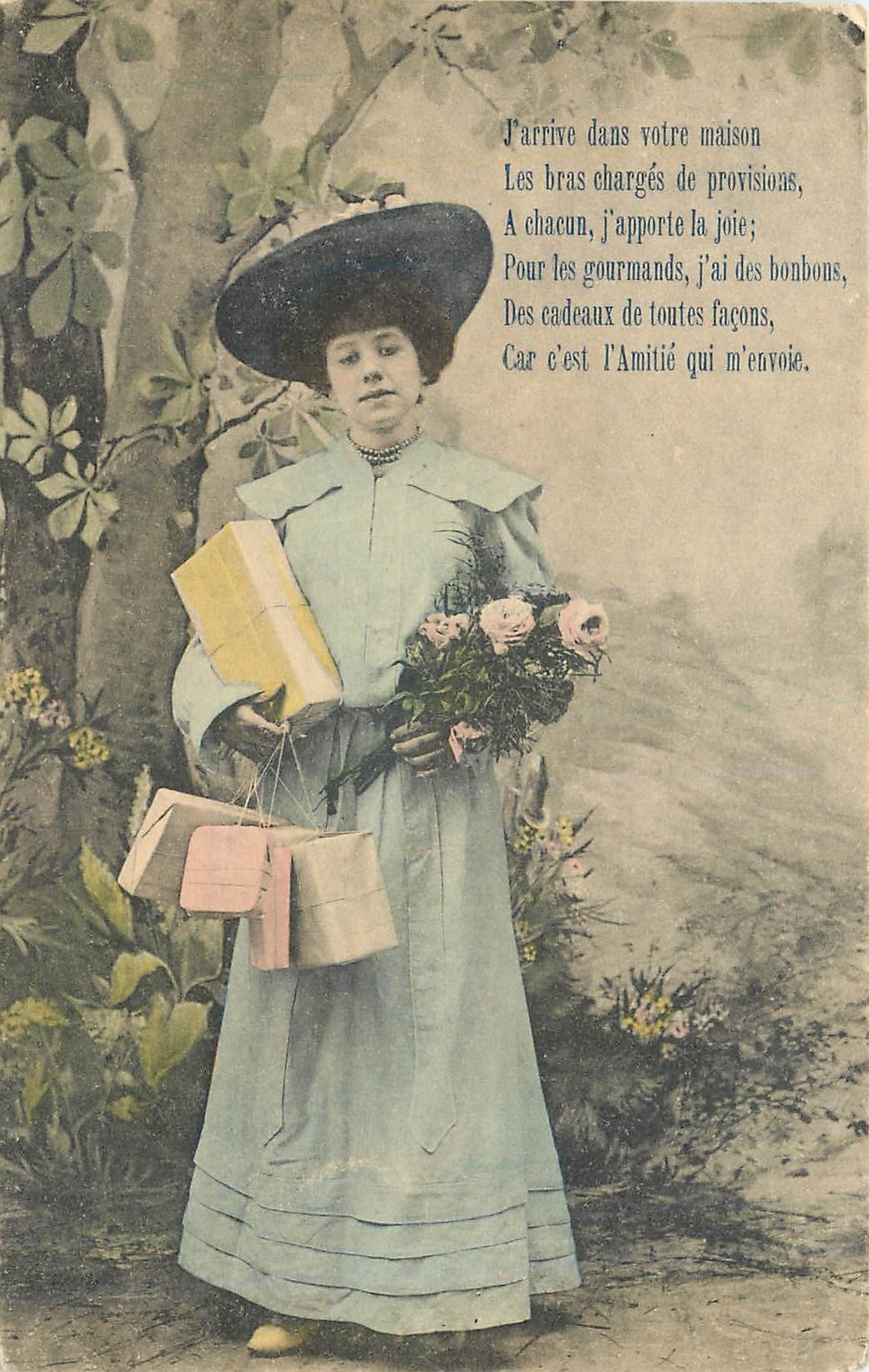 Femme en robe bleue tenant des cadeaux et un bouquet — texte imprimé sur fond de nature — éditeur 'Succès' Paris