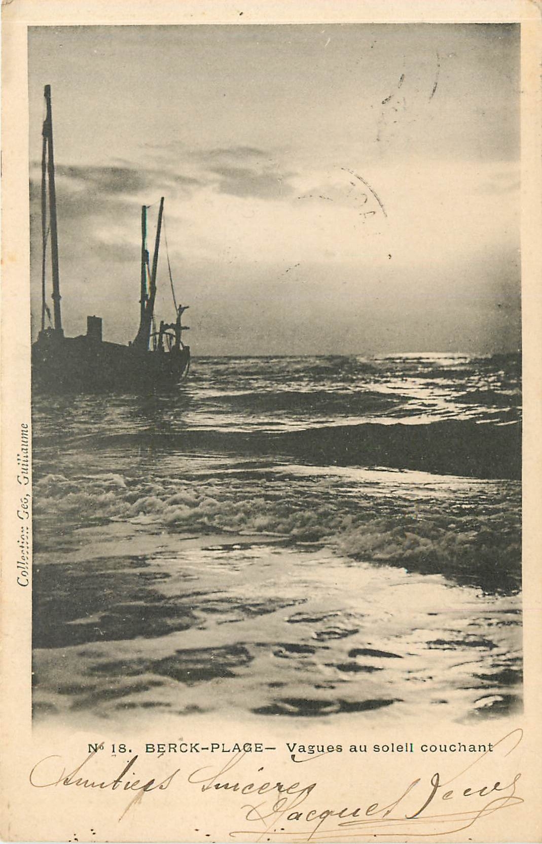 CPA Berck Plage Vagues au soleil couchant Bateau